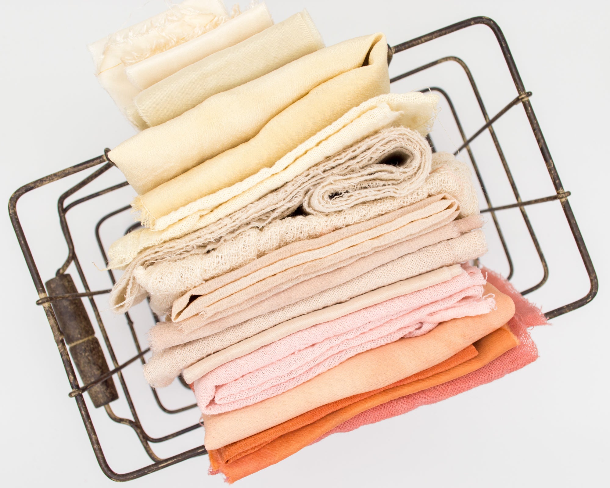 Best Methods For Storing Blankets & Linens