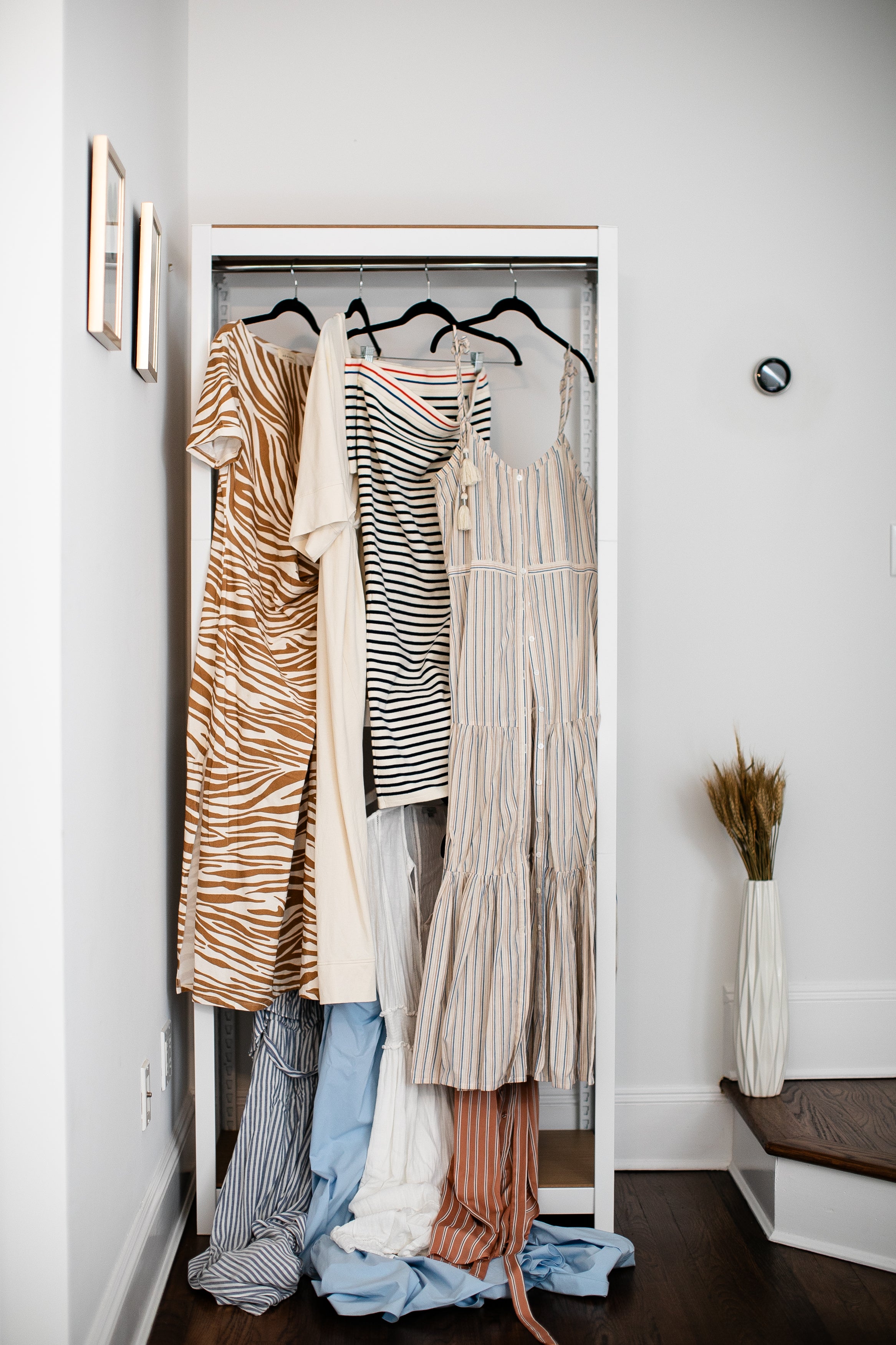 Garment hanger for long dresses and jumpsuits Garment hanger for long dresses and jumpsuits