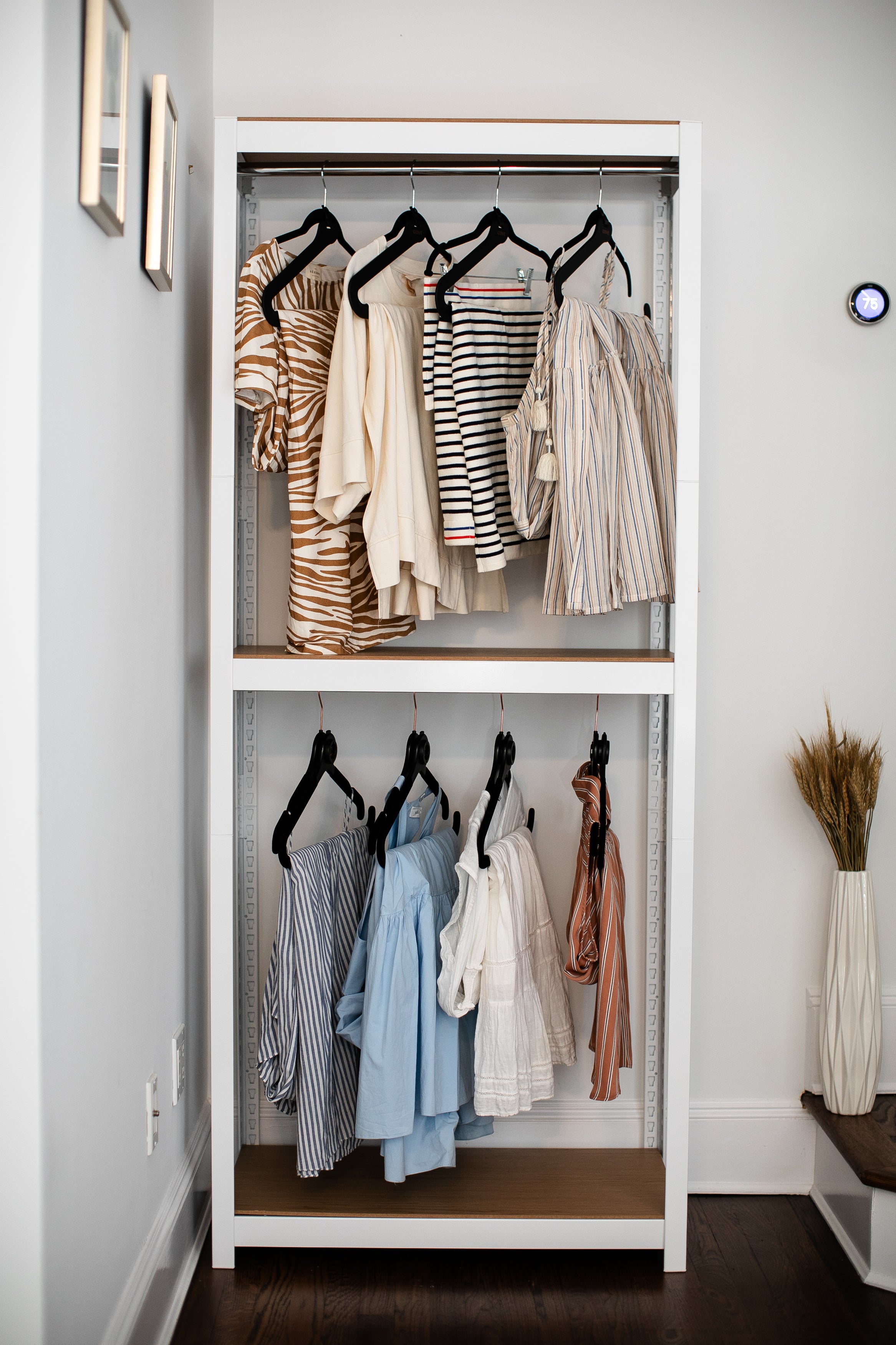 Garment hanger for long dresses and jumpsuits Garment hanger for long dresses and jumpsuits
